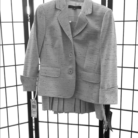 Business suit with skirt - Picture 1 of 2